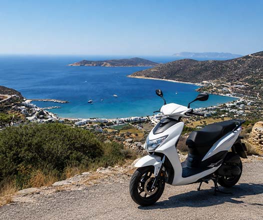 Scooters Artemis à Sifnos